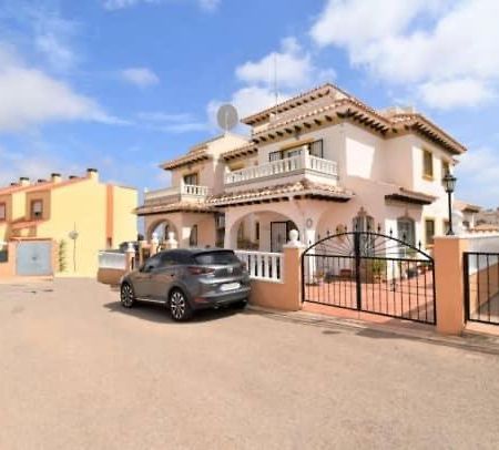 Casa En A Colina 69 Βίλα Οριουέλα Εξωτερικό φωτογραφία